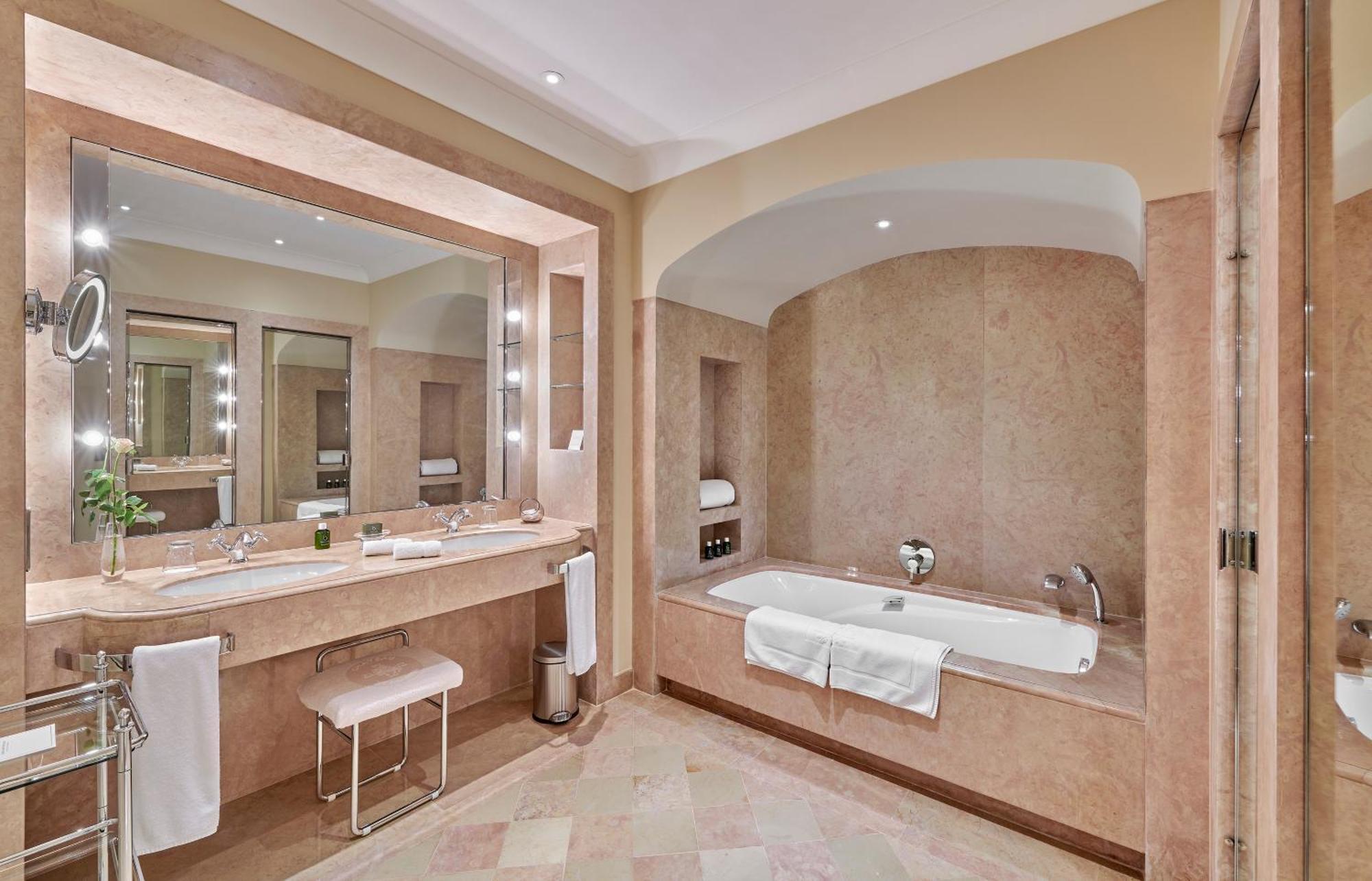 Deluxe Junior Suite